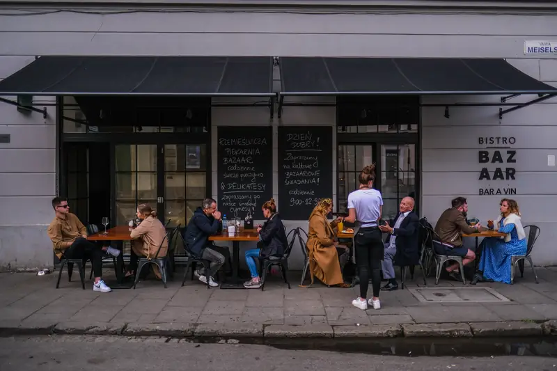 Ile zarabiają Polacy i kto należy do klasy średniej?