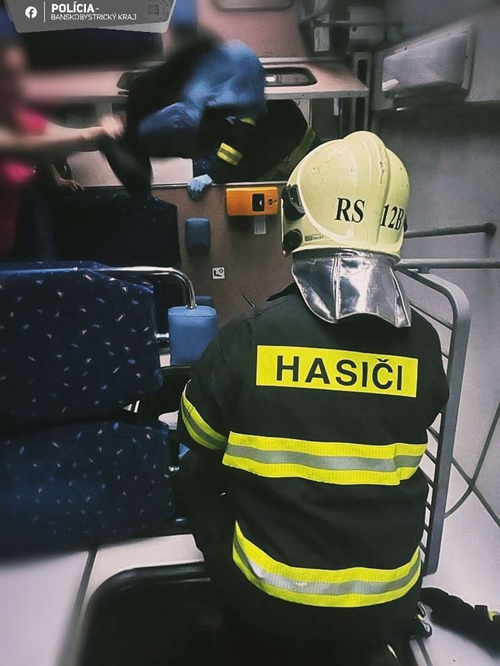 Pri Rimavských Zalužanoch sa vykoľajil vlak.