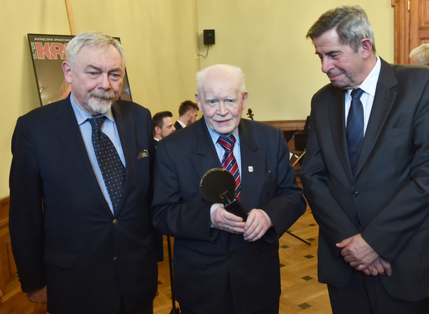 Prezydent Krakowa Jacek Majchrowski, prof. Andrzej Zoll oraz prof. Adam Strzembosz