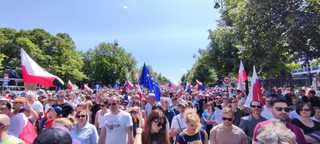 Marsz 4 czerwca. Tysiące ludzi, tłumy w Warszawie [GALERIA]