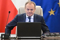 Premier Donald Tusk podczas posiedzenia rządu w siedzibie KPRM.