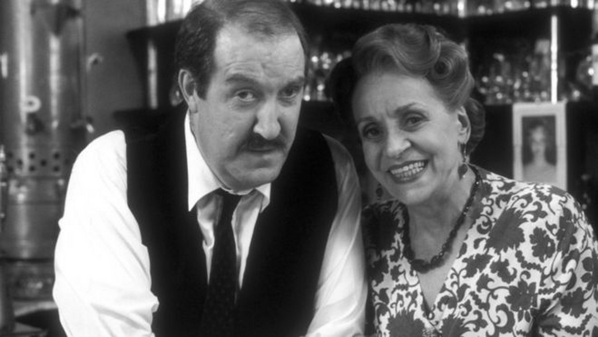 Brytyjski aktor Gorden Kaye, znany głównie z serialu "Allo Allo", nie żyje. O śmierci serialowego René poinformował jego agent. Aktor miał 75 lat.