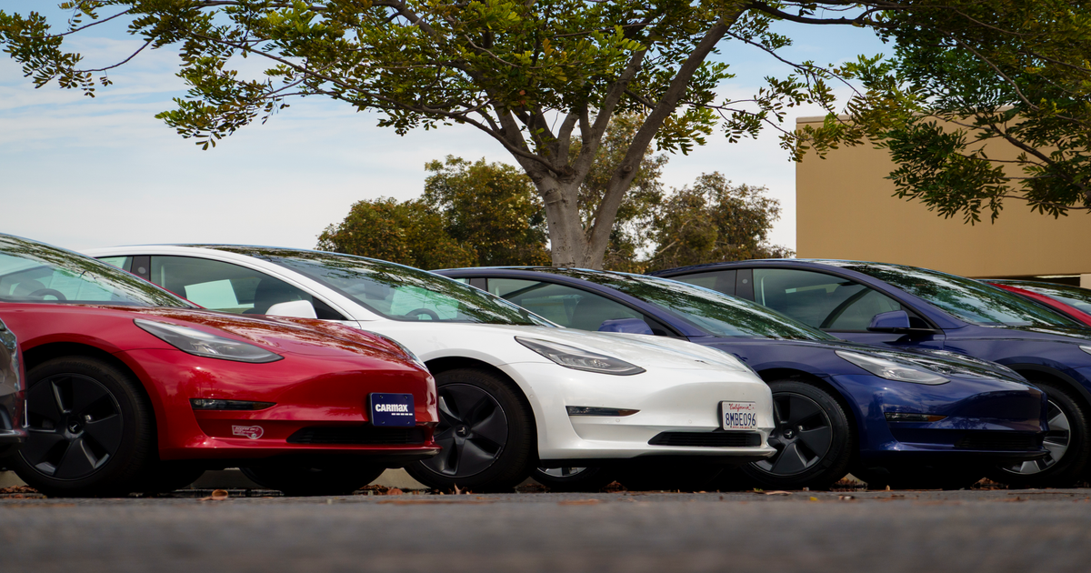 BYD-strappa-a-Tesla-il-primato-globale-delle-auto-elettriche-nel-2025