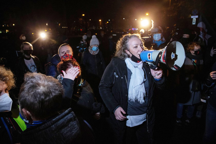 Trwa protest kobiet w Warszawie. Zablokują Sejm? Olbrzymie siły policji