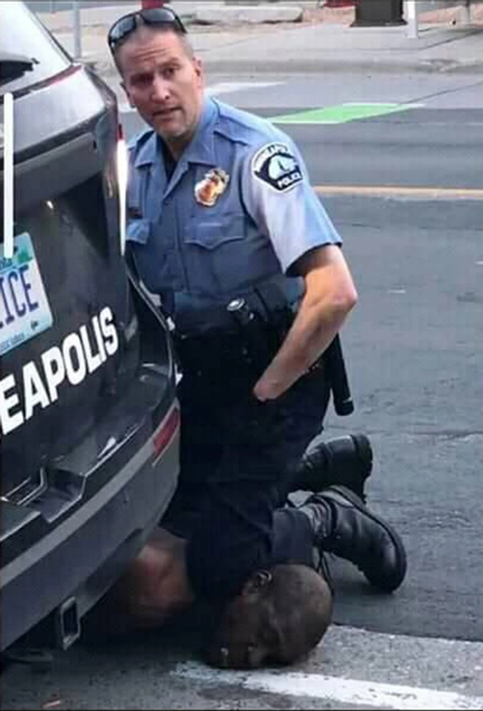 Derek Šovin je osam minuta i 46 sekundi držao koleno na vratu Džordža Flojda dok se nesreći Afroamerikanac borio za dah