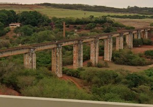 Ljudi skaču sa užetom sa Mosta kostura u mestu Ponte do Eskeleto u Brazilu | Foto: Google
