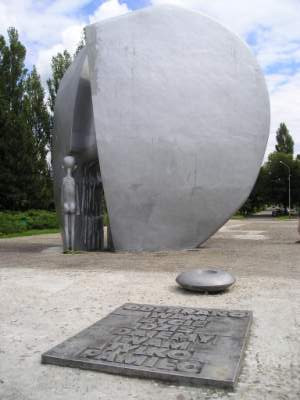 Pomnik Martyrologii Dzieci w Łodzi w Parku Szarych Szeregów