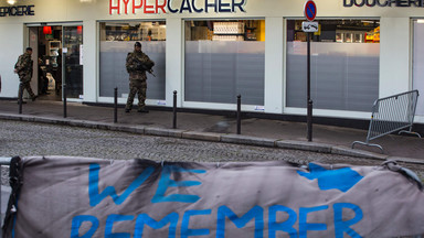 Francja: Hollande złożył hołd pamięci ofiar ataku na "Charlie Hebdo"