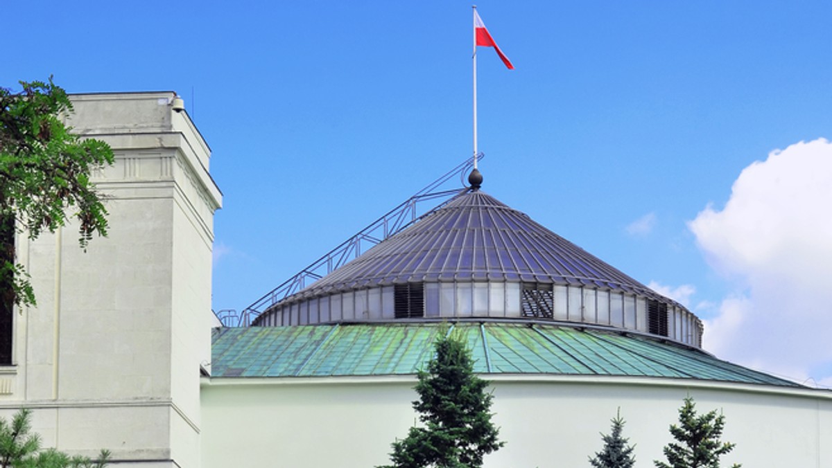 Press Club Polska złożył w Prokuraturze Rejonowej Warszawa-Śródmieście zawiadomienie o podejrzeniu popełnienia przestępstwa w sprawie wstrzymania wydawania jednorazowych dziennikarskich kart wstępu do parlamentu. To naruszenie prawa prasowego - uważa Marcin Lewicki, prezes zarządu Press Club Polska.