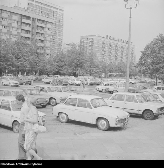 Samochody na parkingu