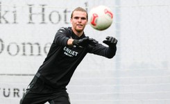 Tego jeszcze nie widzieliście. Kuriozalny gol samobójczy bramkarza [WIDEO]