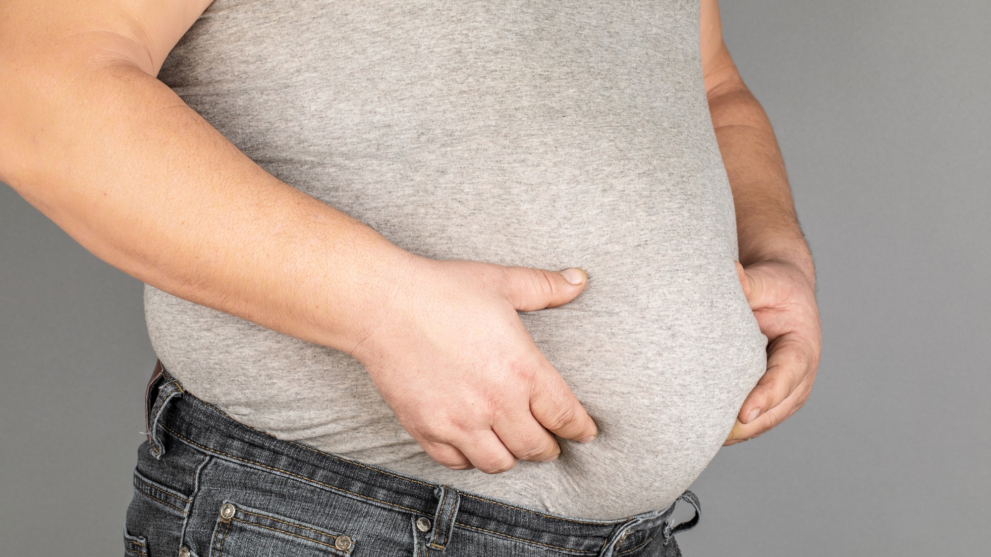 Na vzniku obezity sa podieľa viacero faktorov. (ilustračné foto)