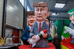 Władimir Putin i nuklearne groźby Rosji, Olaf Scholz jako leniwiec... Na co Niemcy zwrócą uwagę podczas karnawałowej parady? [ZDJĘCIA]