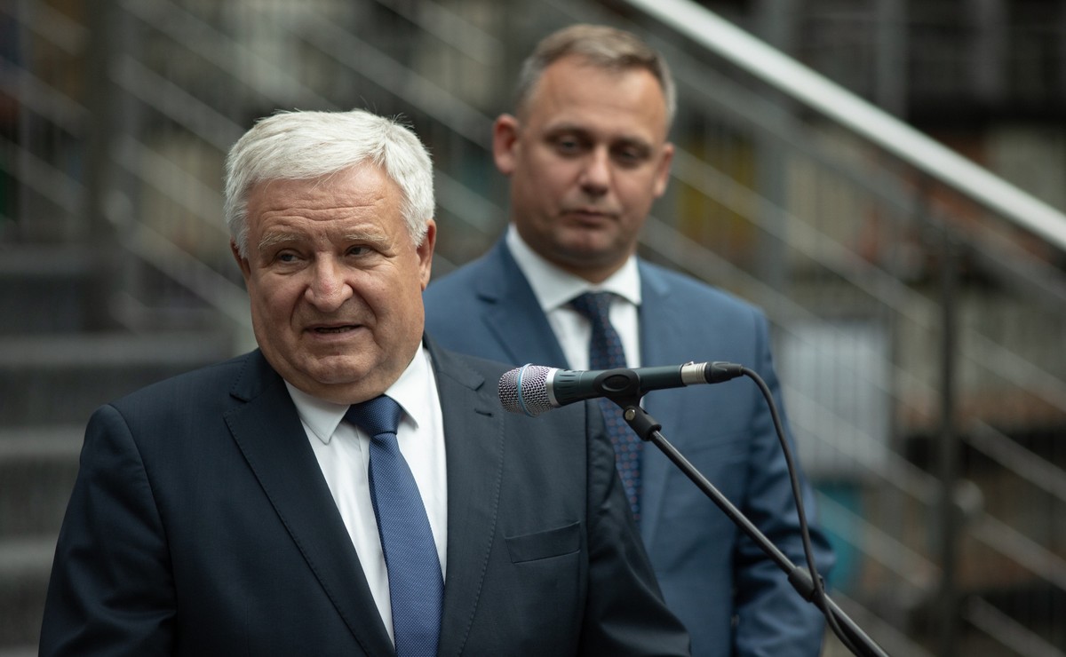 Jak mówi Kujda, w jego teczce z IPN nie ma deklaracji współpracy, ponieważ jej nie podpisał, podpisany przez niego dokument wykluczał "sporządzanie donosów czy informacji o innych osobach", a fragmentu o zachowaniu w tajemnicy kontaktów z SB nie potraktował poważnie.