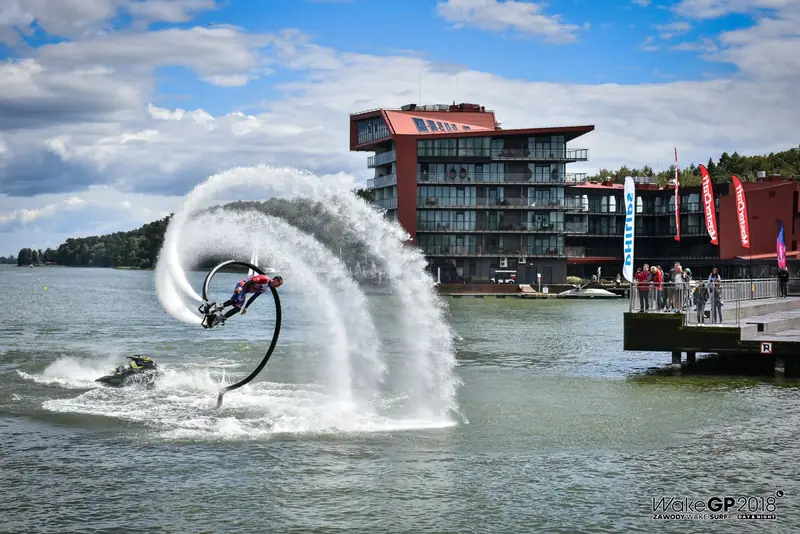 Flyboard to jedna z tych rzeczy, którą chcesz wypróbować za wszelką cenę