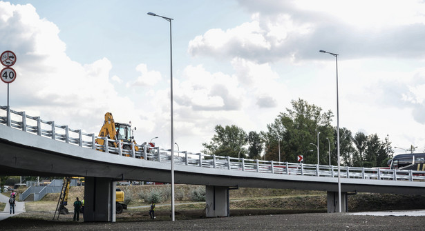 Remont trasy i mostu rozpoczął się 19 października 2013 roku. Trasa ma zostać oddana do użytku grubo przed terminem. fot. (zuz) PAP/Jakub Kamiński