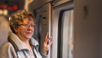 Zniżki na przejazdy pociągami dla seniorów. Jak podróżować taniej i uniknąć mandatu?