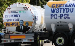 "Cysterny wstydu PO-PSL" będą jeździć do końca kampanii. Kaczyński: Polska była przez ten cały czas okradana