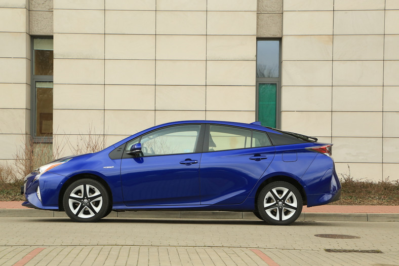 Toyota Prius Jak oszczędna jest naprawdę? (Test, Opinie