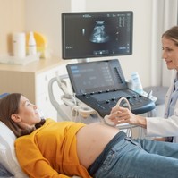 Mennyi esélyem van természetes szülésre császármetszés után? Az orvos válaszol