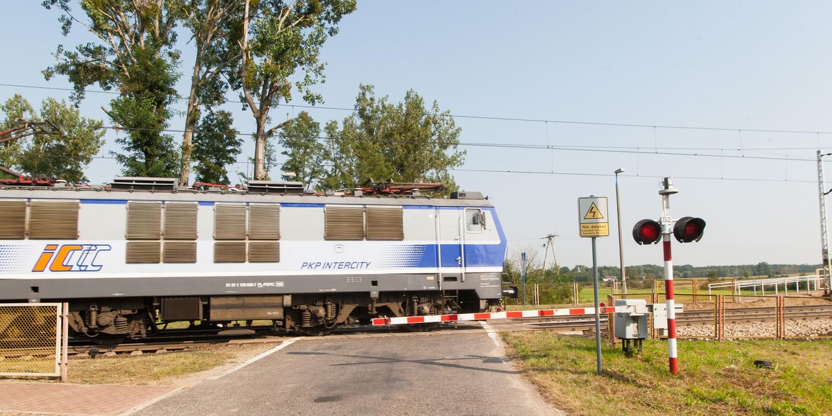 Wykoleiła się lokomotywa pociągu PKP Intercity z Wrocławia do Gdyni