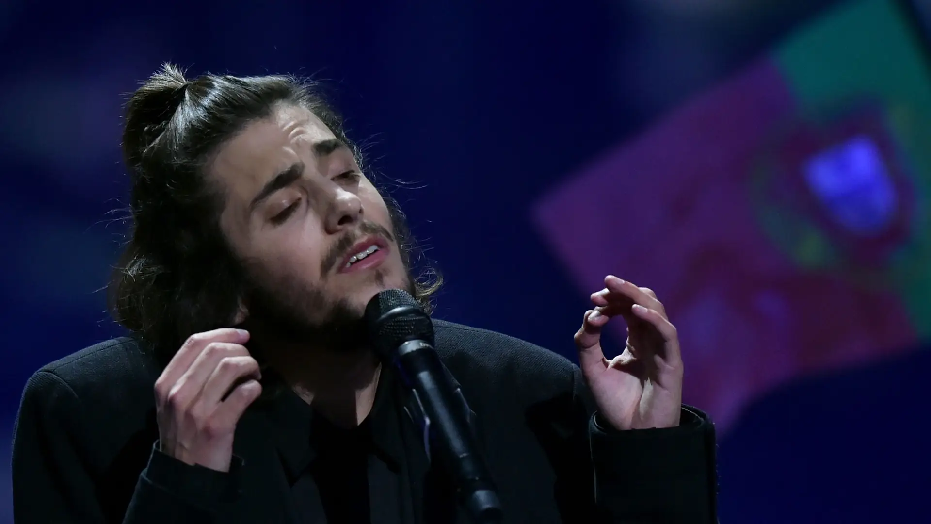 Walczy o zdrowie i dobrą muzykę. Kim jest Salvador Sobral, zwycięzca Eurowizji 2017?