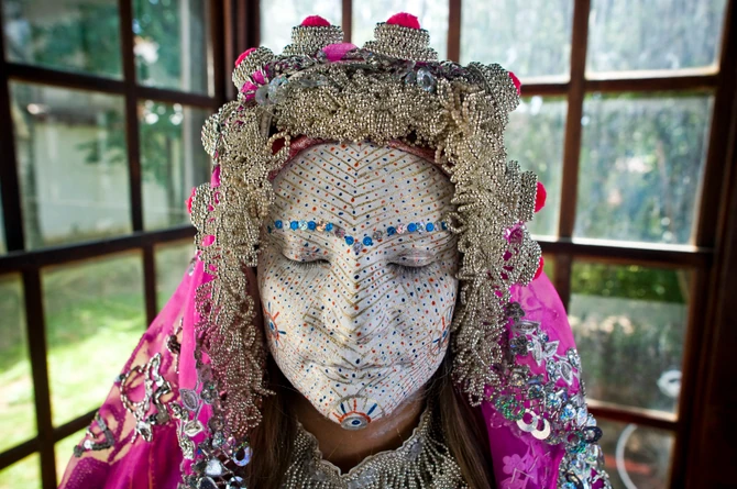 Nevesta u tradicionalnoj nošnji