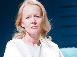 Krukówna ma problemy ze sobą: Do teatru przychodzi półżywa