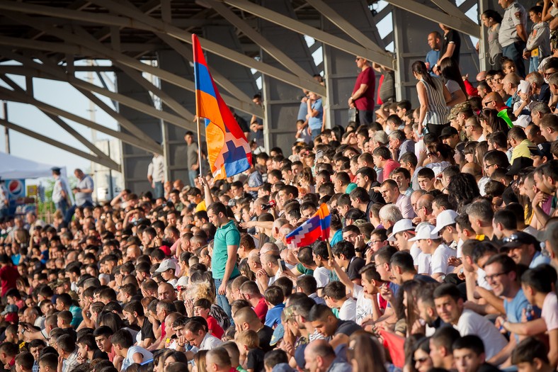 Doping na stadionie w Stepanakercie. Mecz Artsakh-Samowie