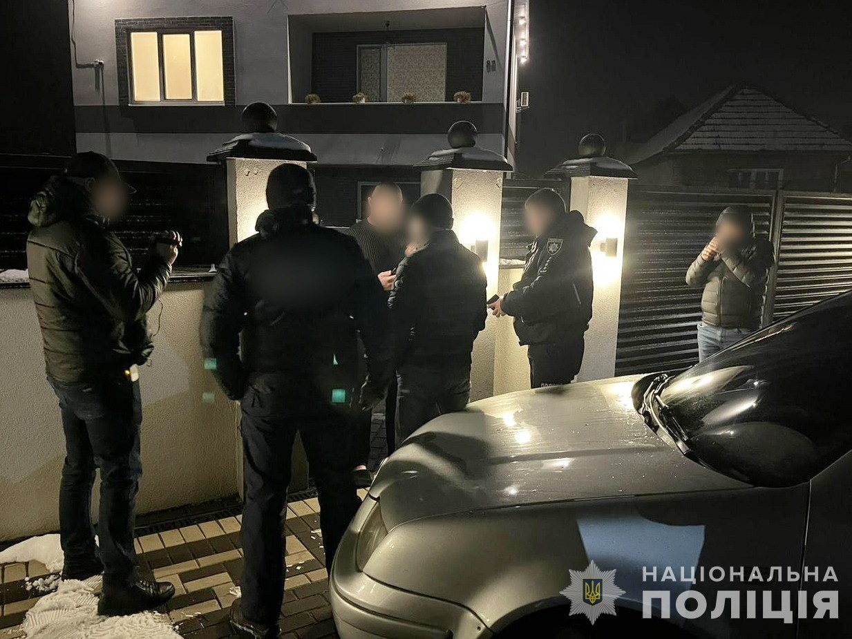 Ukrajinská polícia vykonala ďalšie záťahy súvisiace s útekmi brancov.