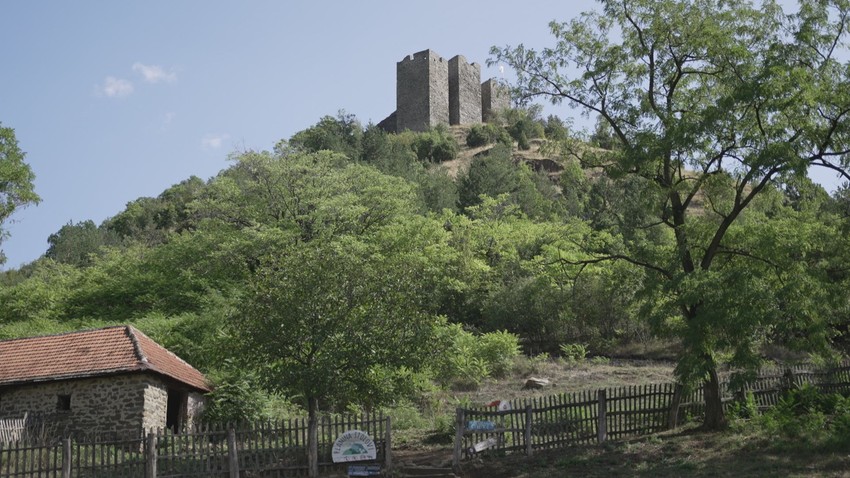 Tvrđava dominira delom Ibarske klisure koja nosi ime Dolina jorgovana