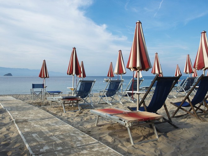 Otišao na plažu u Italiji pa se zaledio zbog visokih cena ležaljki i vode 