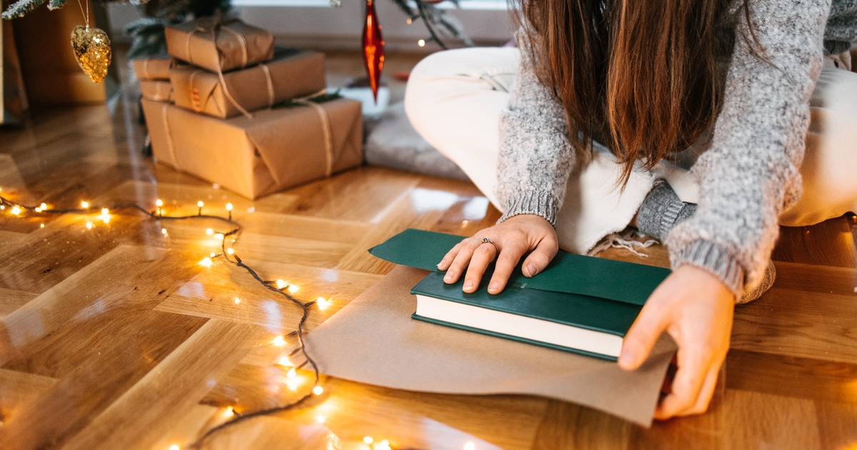 Najciekawsze nowości i sprawdzone klasyki w Allegro. Te książki i planszówki warto sprezentować w święta bliskim