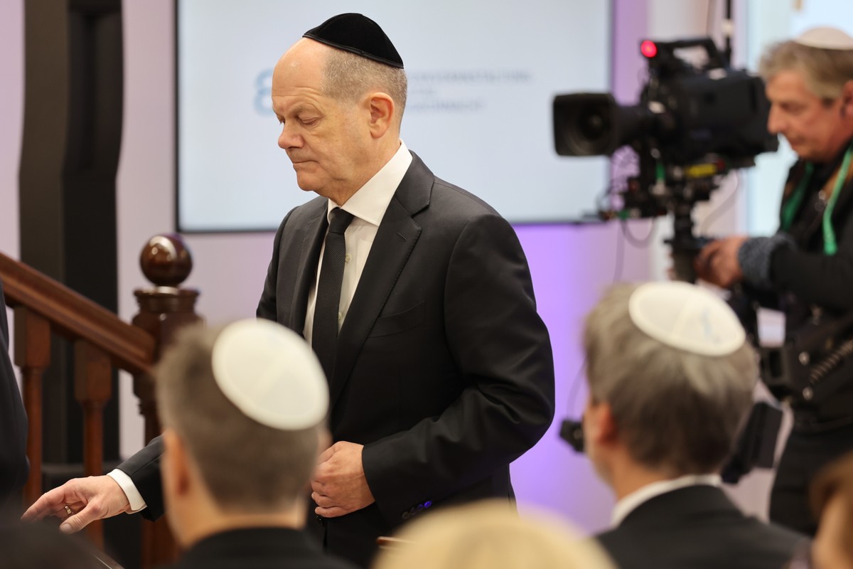 Kanclerz Niemiec Olaf Scholz uczestniczący w 85. rocznicy Nocy Kryształowej