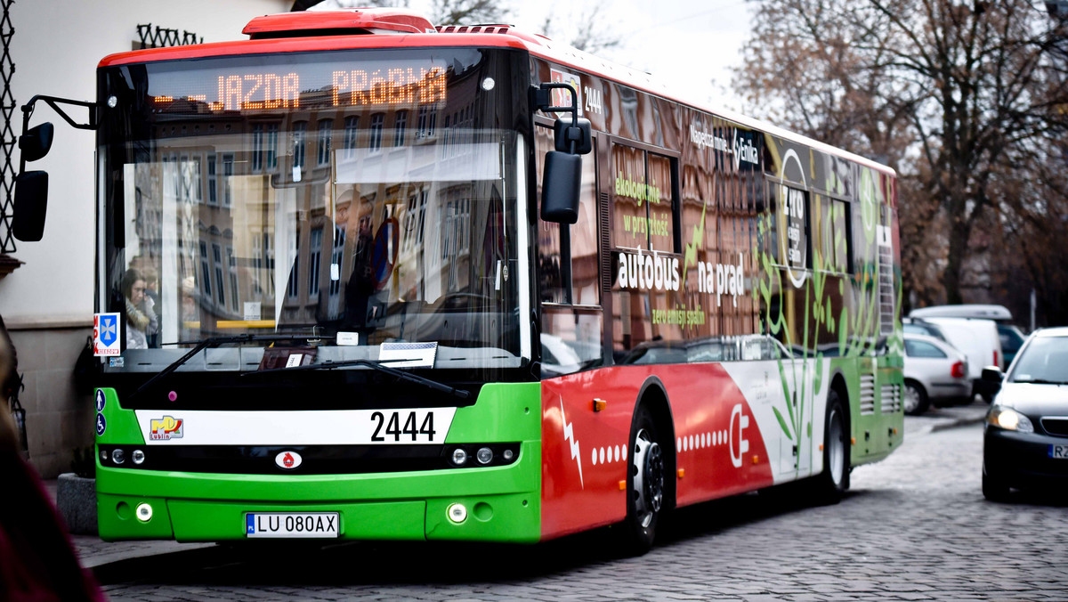 Od kilku dni Ekovolt testowany jest na rzeszowskich ulicach. 12-metrowy pojazd, który jest w stanie zabrać ok. 70 pasażerów (23 miejsca siedzące), powstaje w Lublinie. Testy potrwają do przyszłego tygodnia. Autobus jeździ na jednej najbardziej popularnych w Rzeszowie linii MPK –"O".