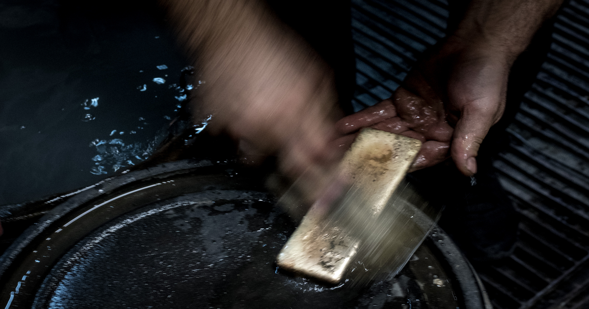 Oro balza del 3% superando 4.830 dollari - caccia agli affari dopo il crollo Warsh