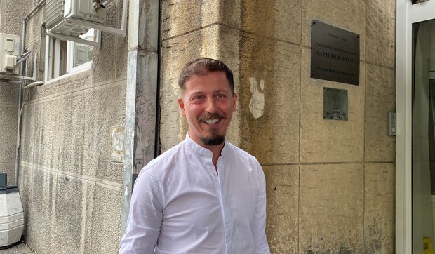 Dinča stigao u porodilište