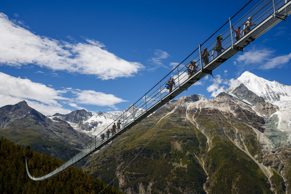 SWITZERLAND CONSTRUCTION SUSPENSION BRIDGE  (World's longest pedestrian suspension bridge inaugurated)