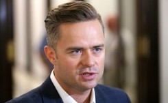 Adam Hofman przyszedł do studia w masce. 'Zwariowaliśmy”