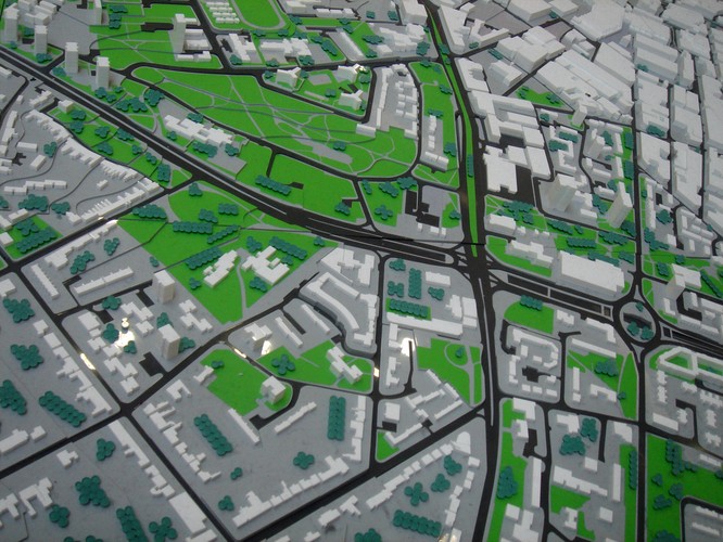 10. Niesprawdzenie planu zagospodarowania przestrzennego. Przed zdecydowaniem się na nieruchomość warto udać się do urzędu miasta i sprawdzić plan zagospodarowania dla danej okolicy. Może to wpłynąć na decyzję o zakupie lub przynajmniej na cenę, jeśli okaże się, że w okolicy zaplanowaną np. budowę dużej ulicy.