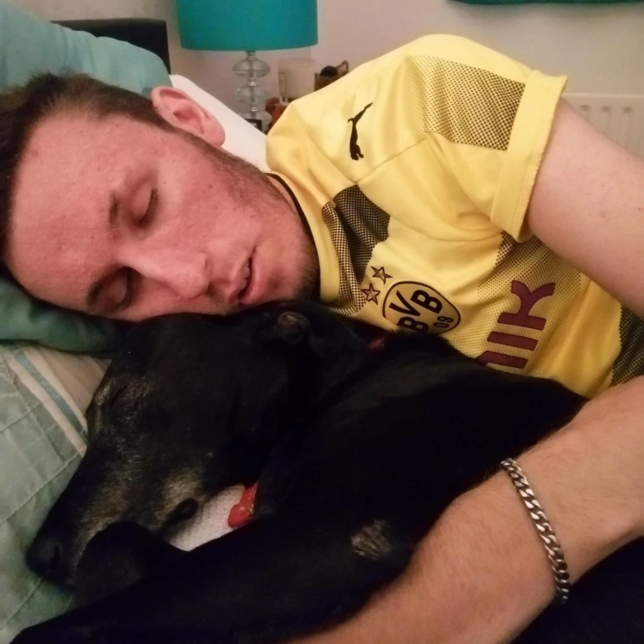 Bredli sa njegovim vernim psom Busterom | Foto: Caroline Mousdale