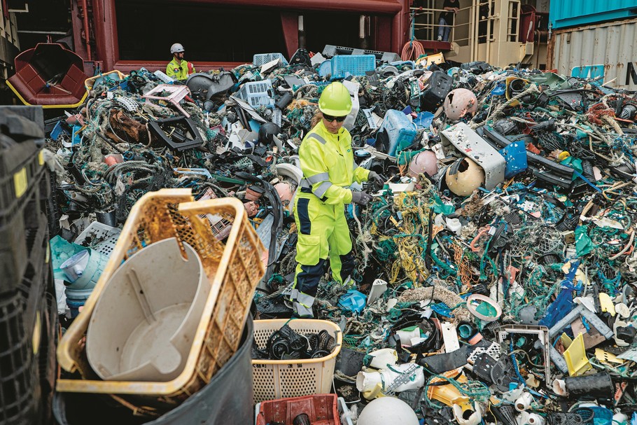 Holenderska fundacja The Ocean Cleanup stworzyła i przetestowała technologię odławiania plastikowych śmieci z mórz i oceanów