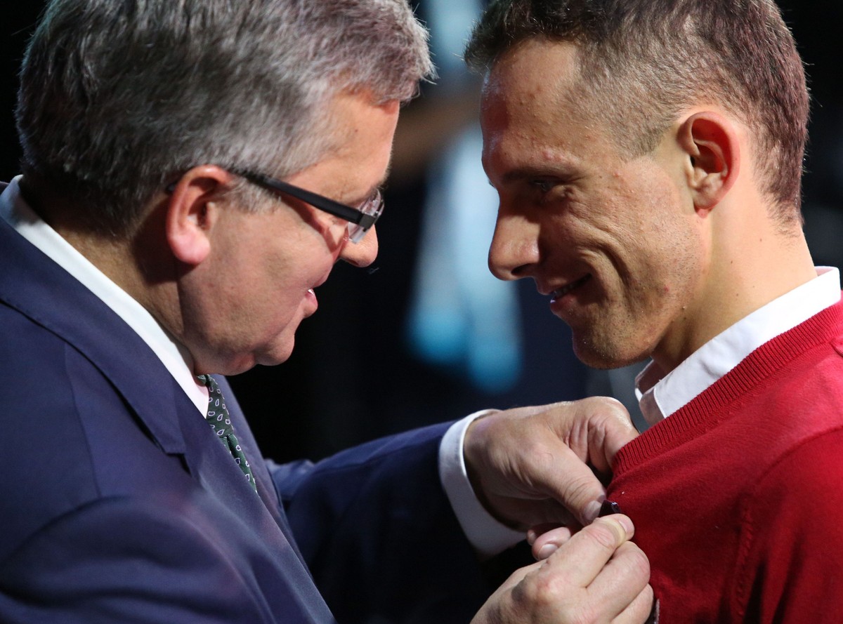 Michał Kwiatkowski i Rafał Majka odznaczeni przez Bronisława Komorowskiego. ZDJĘCIA