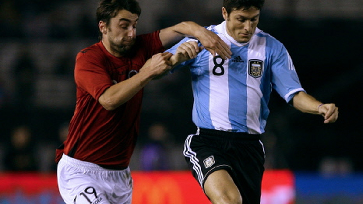 Piłkarze Argentyny, gospodarze turnieju Copa America - mistrzostw Ameryki Południowej (1-24 lipca), pokonali Albanię 4:0 (2:0) w towarzyskim meczu, rozegranym na stadionie Monumental w Buenos Aires. Po raz 140. w drużynie narodowej wystąpił Javier Zanetti.