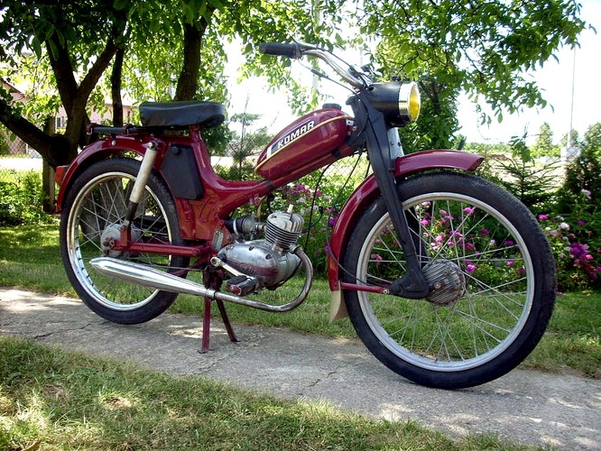 Motorowery Romet Komar produkowane były w latach 1960-1983 (różne modele) przez Zjednoczone Zakłady Rowerowe w Bydgoszczy, a później Zakłady Predom Romet, głównie na rynek polski. Pojazd ten z założenia miał być prostym i tanim pojazdem co było przyczyną jego dużej popularności.