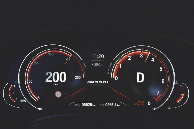 BMW 550i xDrive, 462 KM