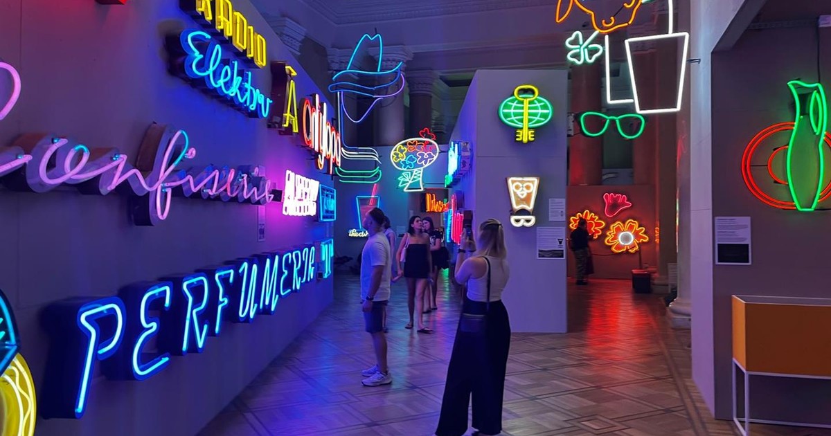 Neony świecą już w nowym miejscu – zobacz jak wyglądają