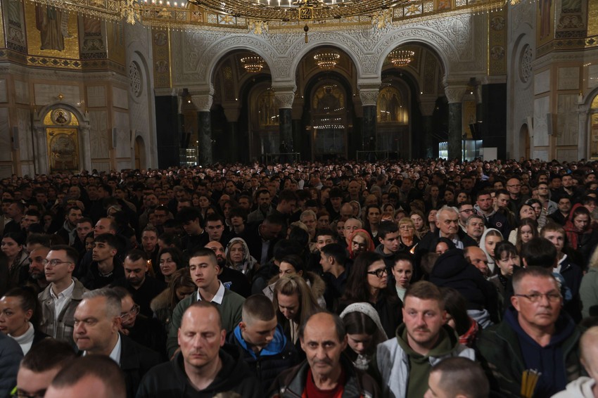 ponoćnu liturgija u Hramu