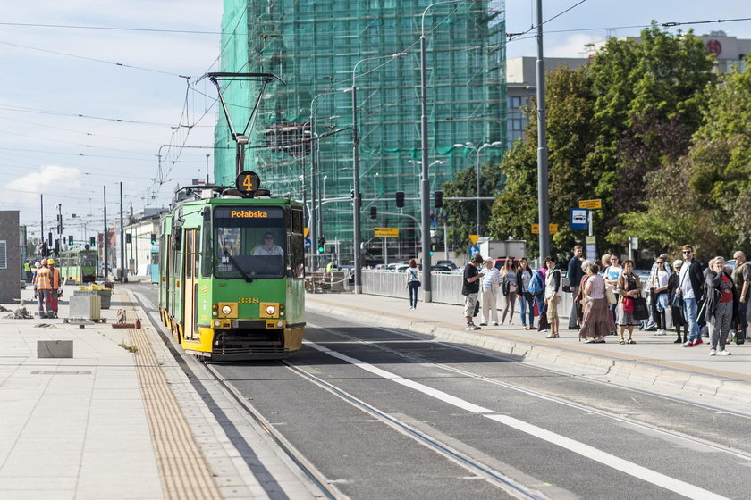 Naprawiają fuszerkę na rondzie Kaponiera i ulicy Roosevelta