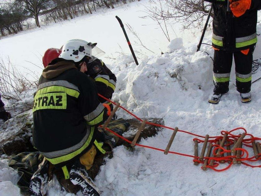 Całą noc przesiedział w studni